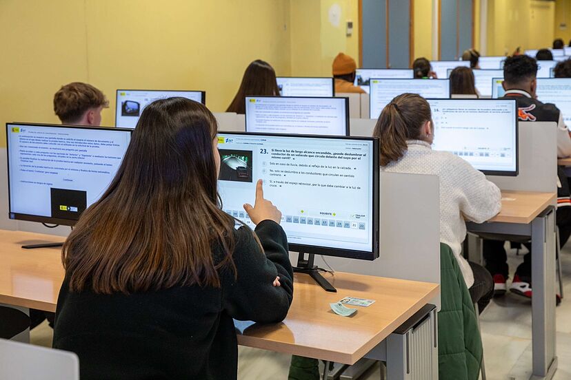 estudio para examen de conducir clase B